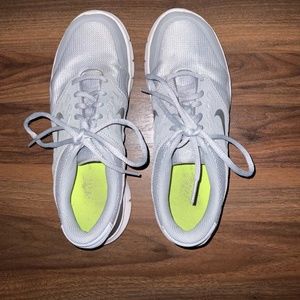 Nike Tennis shoes Grey and White Size 7.5